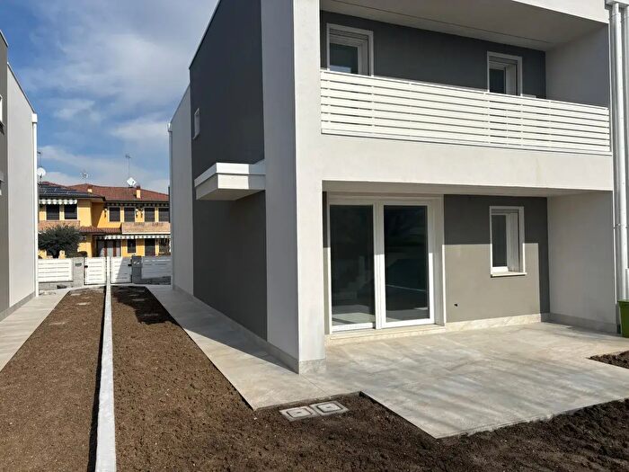 Casa quadrilocale in vendita in Via Rovereto, Mestrino