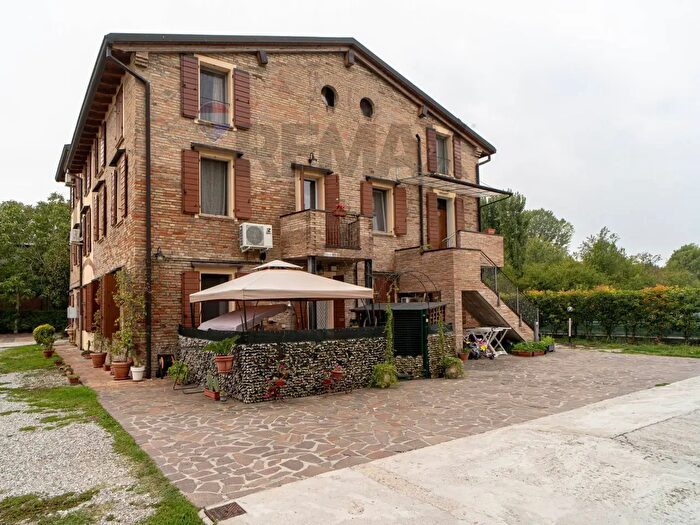 Appartamento trilocale in vendita in Via Colorno, Parma