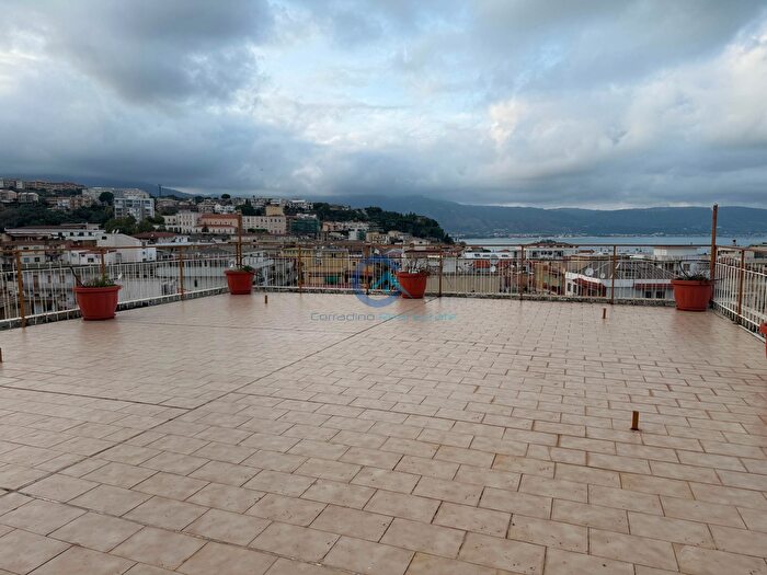 Appartamento quadrilocale in affitto in Soverato