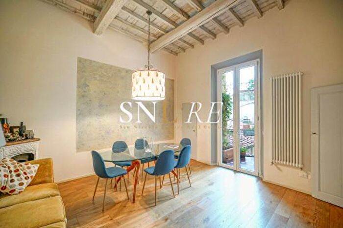 Appartamento con 6 locali in vendita in Via Giuseppe Verdi, Firenze