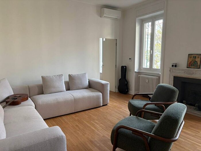 Appartamento con 6 locali in affitto in Via Borghetto, Palestro, Milano