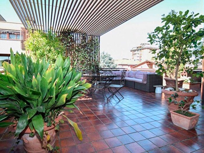 Appartamento con 6 locali in vendita in Quartiere San Pietro, Mirabello, Reggio Emilia