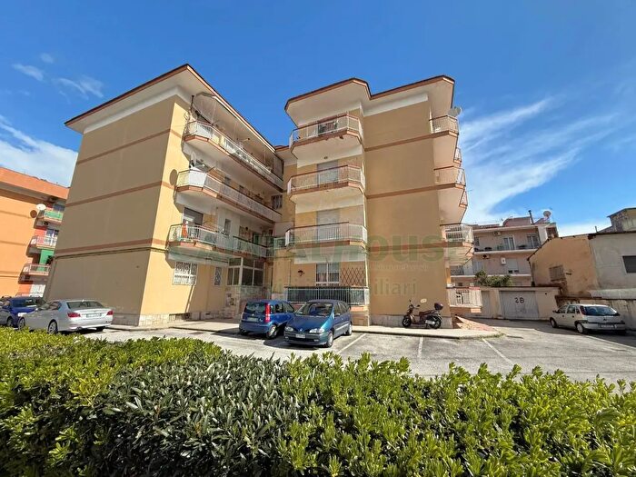 Appartamento trilocale in affitto in Via Comunale Napoli, Napoli