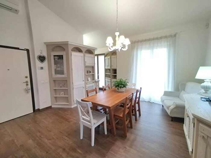 Appartamento con 6 locali in vendita in Via Monte Piora, Monte Vidon Corrado