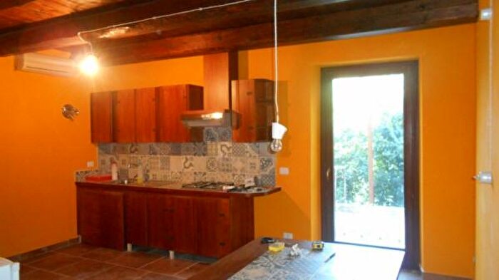 Casa con 6 locali in vendita in Cupramontana