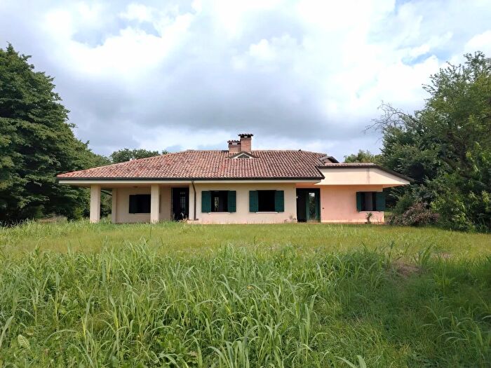 Casa con 6 locali in vendita in Montebelluna