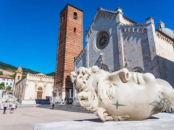 Casa con 7 locali in vendita in Via Antonio Meucci, Pietrasanta