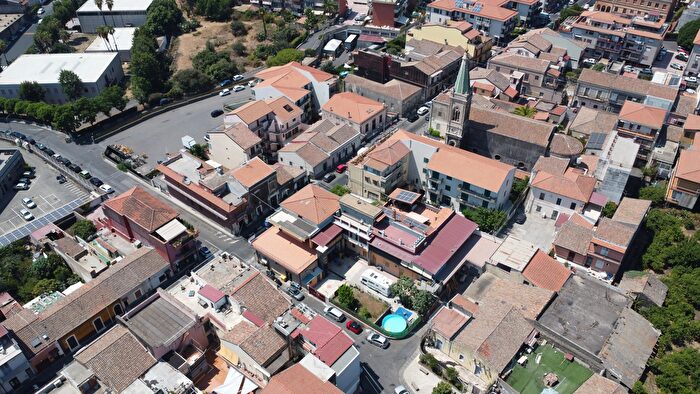 Casa con 16 locali in vendita in Via Firenze, Aci Castello