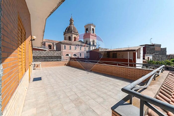 Appartamento trilocale in vendita in Via Carcara, Aci Catena