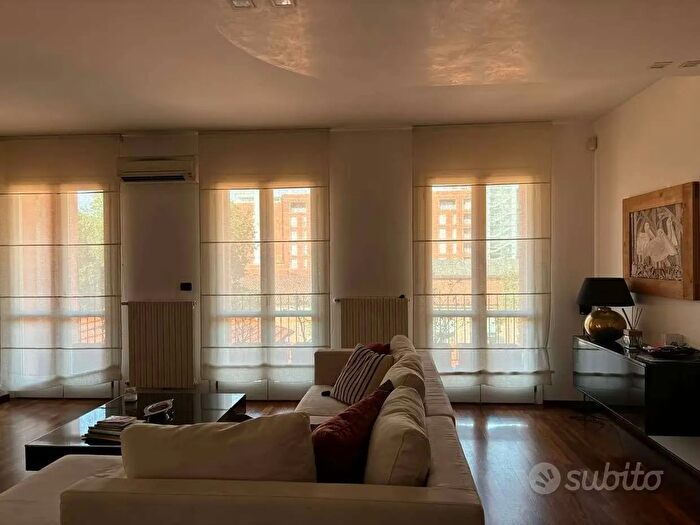 Appartamento con 6 locali in affitto in Via Piave, Modena