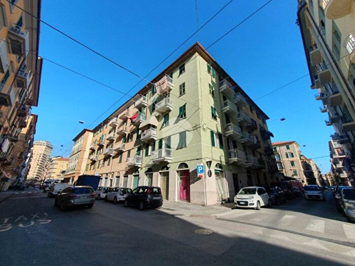 Appartamento trilocale in affitto in VIA COLOMBO, Centro Storico, La Spezia