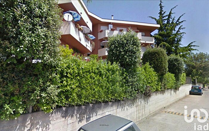 Appartamento con 6 locali in vendita in Via Trasimeno, Notaresco