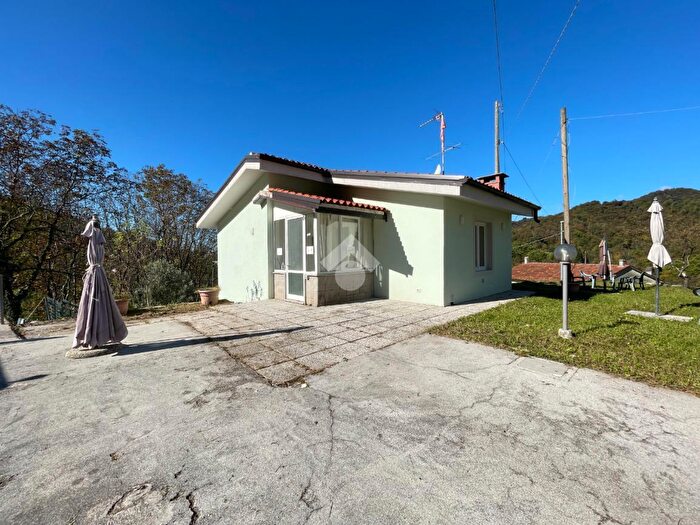 Casa trilocale in vendita in Via della Chiesa, Nimis