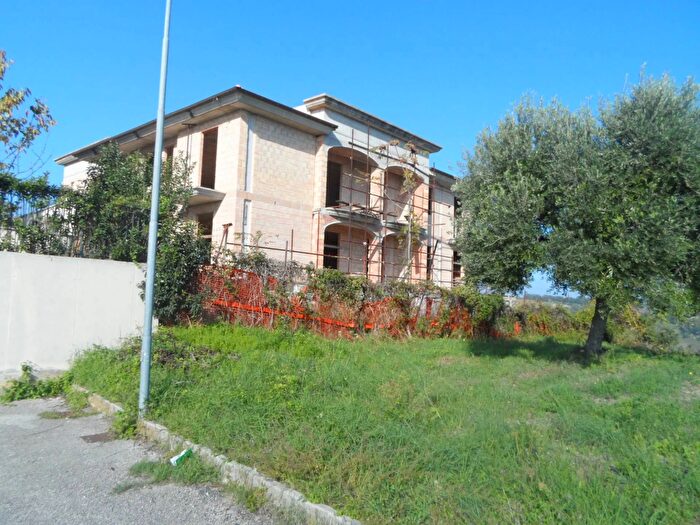 Casa con 10 locali in vendita in Strada Provinciale, Massignano