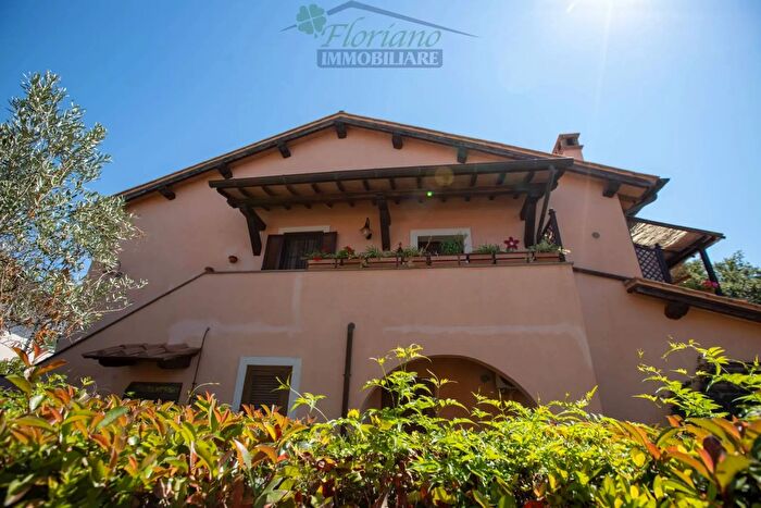 Casa quadrilocale in vendita in Via Genova, Capalbio