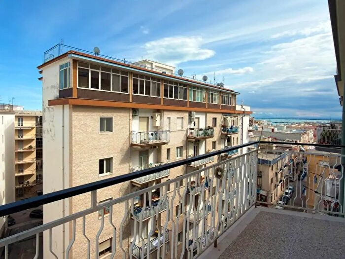 Appartamento con 6 locali in vendita in Via Giosua Carducci, Manfredonia