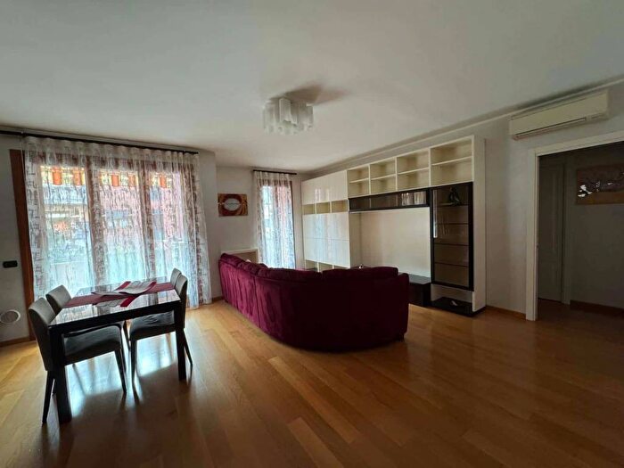 Appartamento quadrilocale in affitto in Via Giacomo Leopardi, Seriate