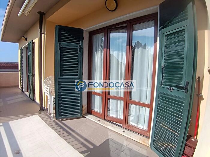 Appartamento con 5 locali in vendita in Via dei Mille, Carrara