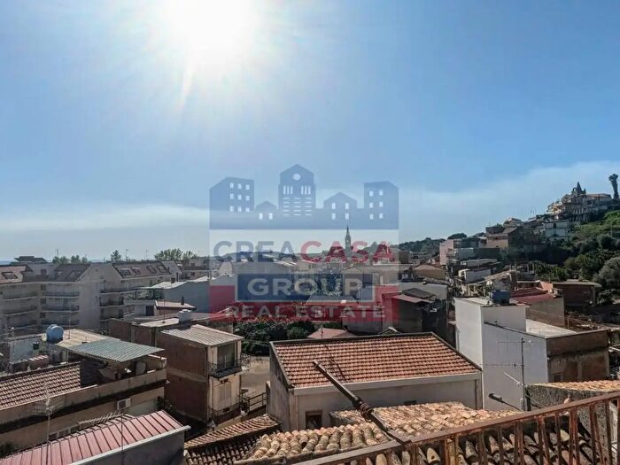 Casa trilocale in vendita in Via Falde del Castello, Calatabiano