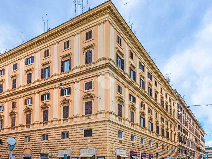 Appartamento bilocale in vendita in Via Piave, Roma