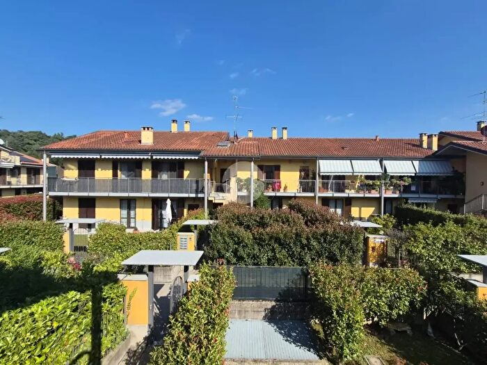 Appartamento bilocale in vendita in Via Monte Baldo, Carate Brianza