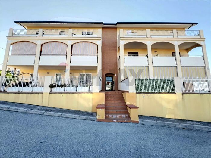 Appartamento con 5 locali in vendita in Via Teofilo Patini, Castel Frentano