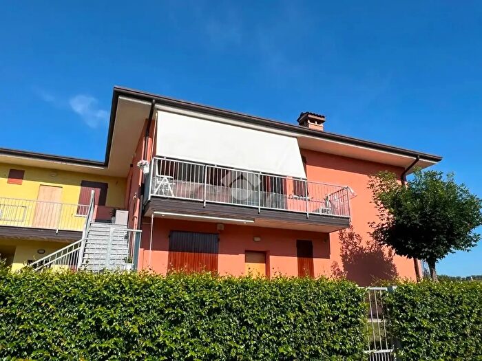Appartamento trilocale in vendita in Via Grazia Deledda, Asola