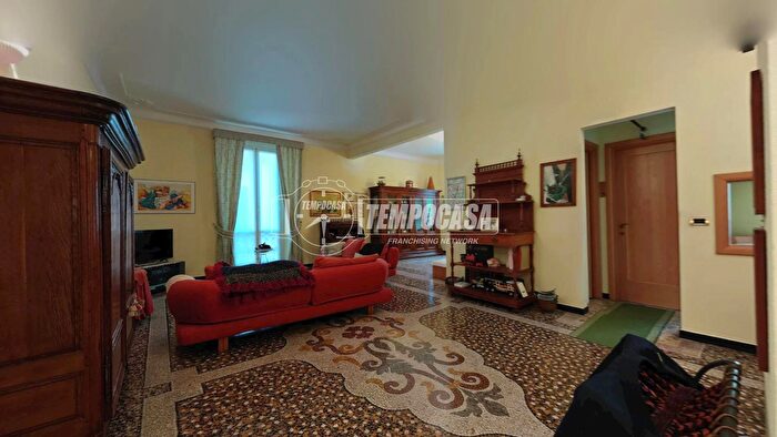 Appartamento con 5 locali in vendita in Via Giuseppe Biancheri, Genova
