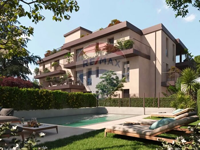 Appartamento trilocale in vendita in Desenzano Del Garda