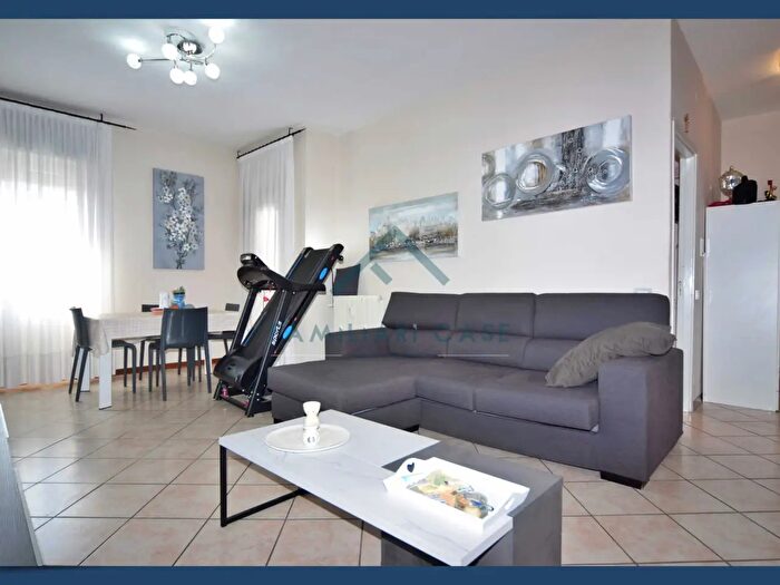 Appartamento trilocale in vendita in Via Caronno Varesino, Solbiate Arno