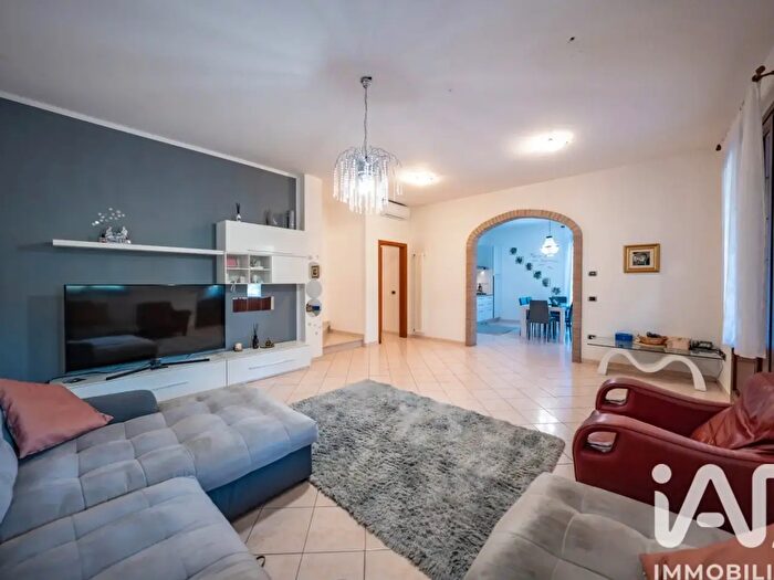 Casa con 9 locali in vendita in Via Giuseppe Gandolfi, Conselice