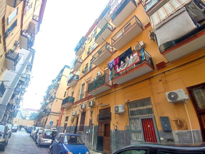 Appartamento trilocale in affitto in Via Ettore Bellini, Arenaccia, Napoli