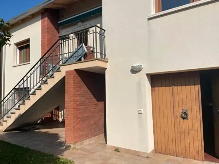 Casa quadrilocale in vendita in Via Chiodare, Due Carrare