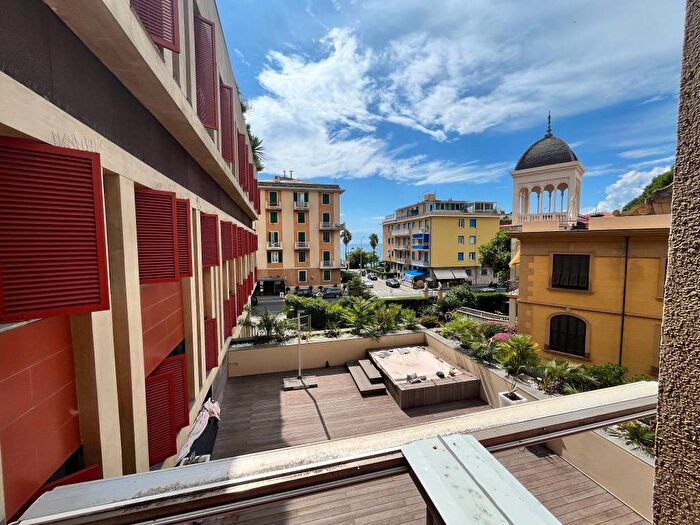 Appartamento trilocale in affitto in Viale Giuseppe Mazzini, Centro, Sestri Levante