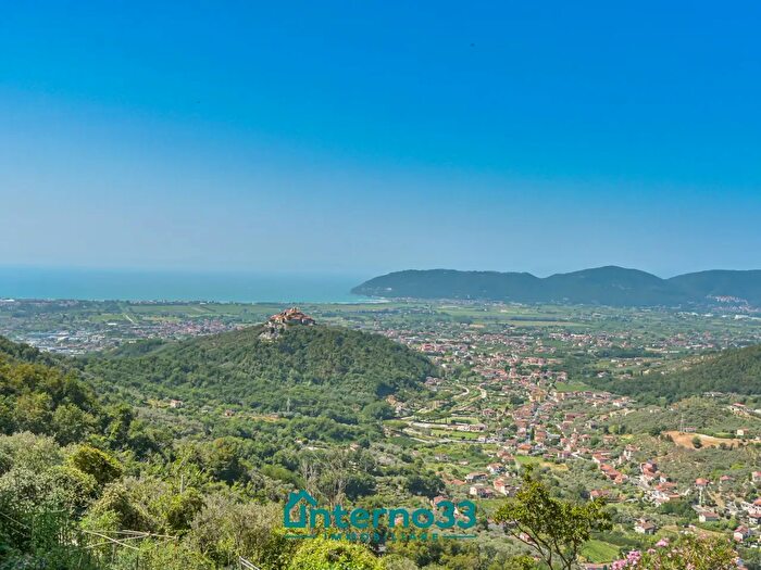 Appartamento trilocale in vendita in Via Ceccardo Roccatagliata Ceccardi, Luni