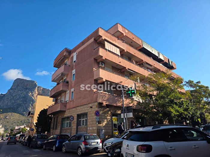 Casa trilocale in affitto in Via Sferracavallo, Sferracavallo Barcarello, Palermo