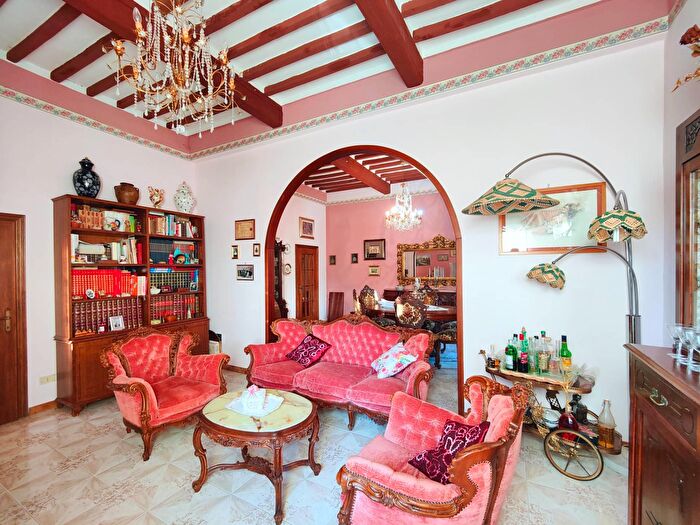 Appartamento con 7 locali in vendita in Via Nuova, Calci