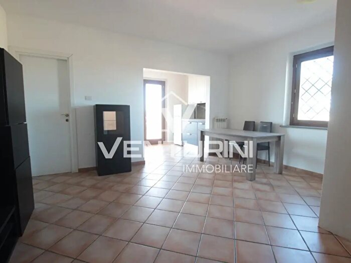 Appartamento trilocale in vendita in Via di Valle Muricana, Roma