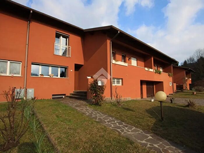 Casa con 6 locali in vendita in Villaggio Rododendro, La Valletta Brianza