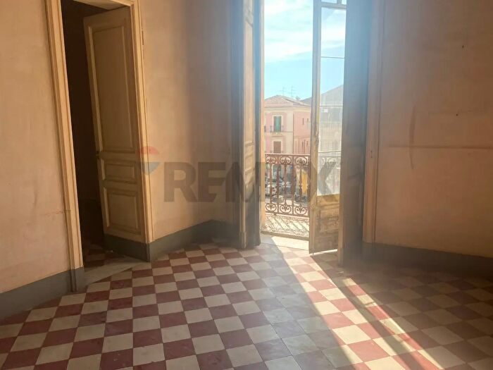 Appartamento con 13 locali in vendita in Via Teatro, Paterno'