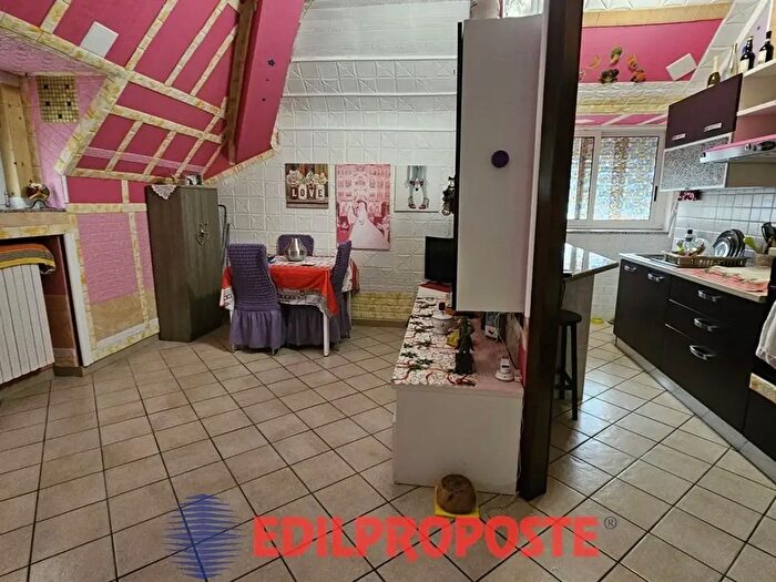 Appartamento bilocale in vendita in Via Sardegna, Limbiate