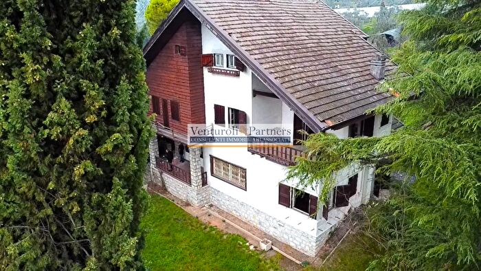 Casa con 6 locali in vendita in Viale dei Colli, Salo