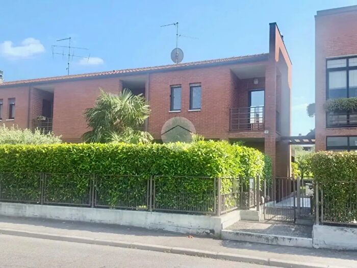 Casa con 6 locali in vendita in Via Don Gnocchi, Lazise