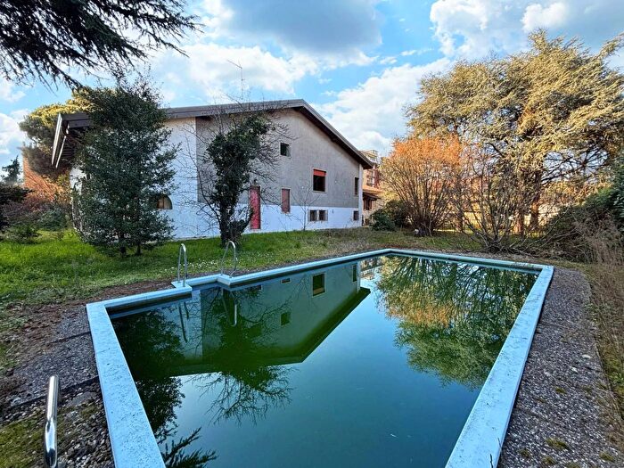 Casa con 6 locali in vendita in Via dei Tigli, Garbagnate Milanese