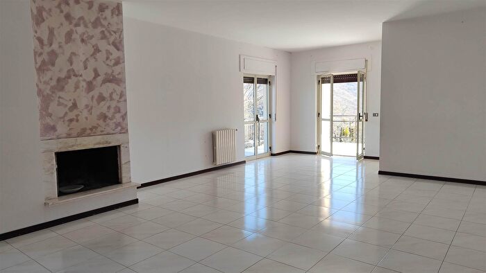 Appartamento con 7 locali in vendita in Via Bendicente, Casali del Manco