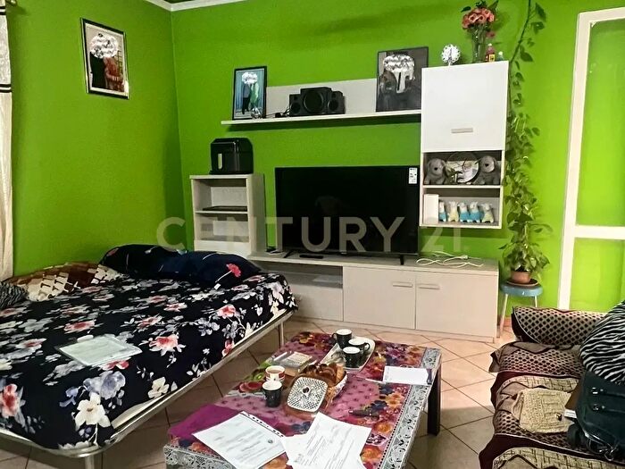 Appartamento con 5 locali in vendita in Via Cirenaica, Valdagno