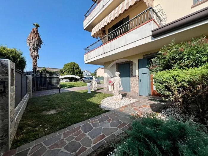 Casa con 6 locali in vendita in Via Cavalieri di V Veneto, Saonara