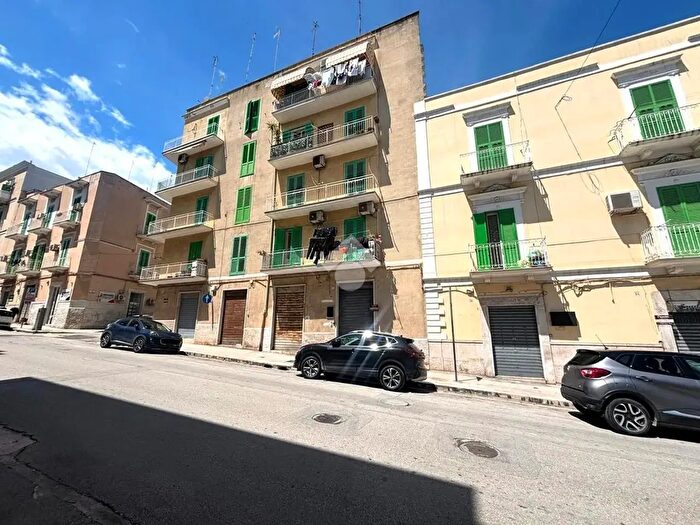 Appartamento trilocale in affitto in Via Baccarini, Molfetta
