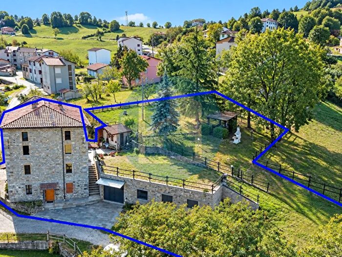 Casa con 7 locali in vendita in Morfasso, Morfasso