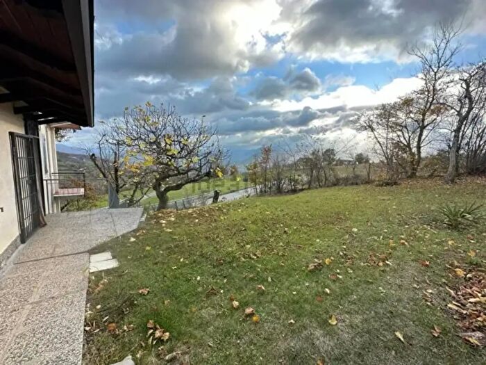 Casa trilocale in vendita in Vezzano Sul Crostolo